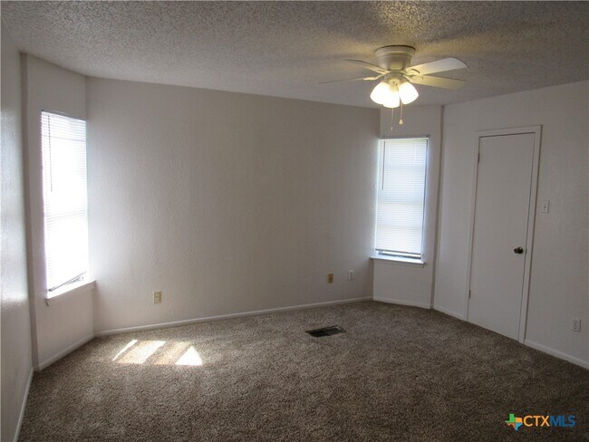 Building Photo - 2603 Bermuda Dr