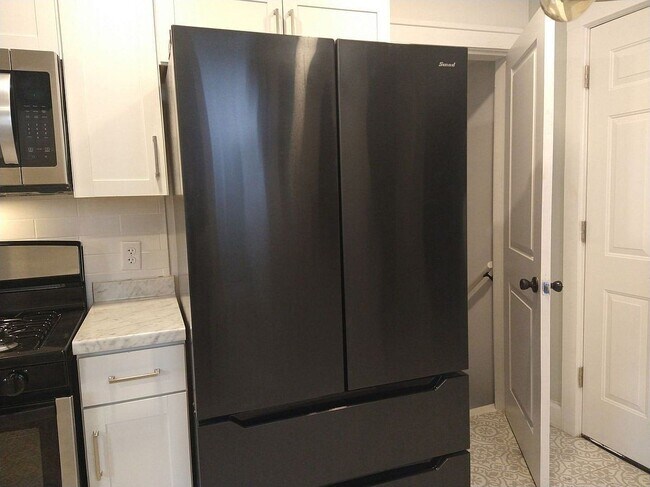 Building Photo - 587 S Ogden Ave