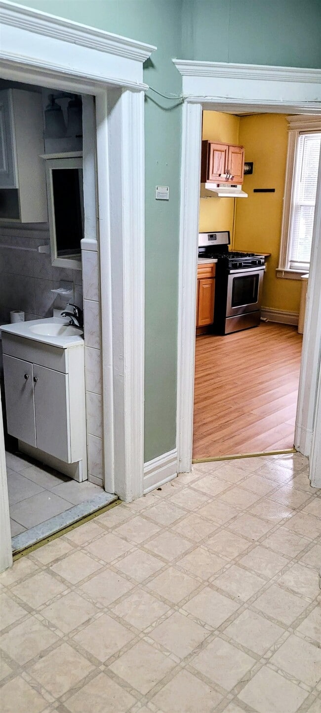 Building Photo - 141 67th St