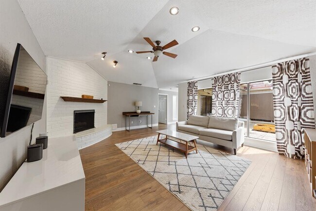 Building Photo - 12210 Ravenmoor Dr