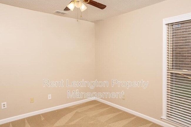 Building Photo - 4661 Saron Dr