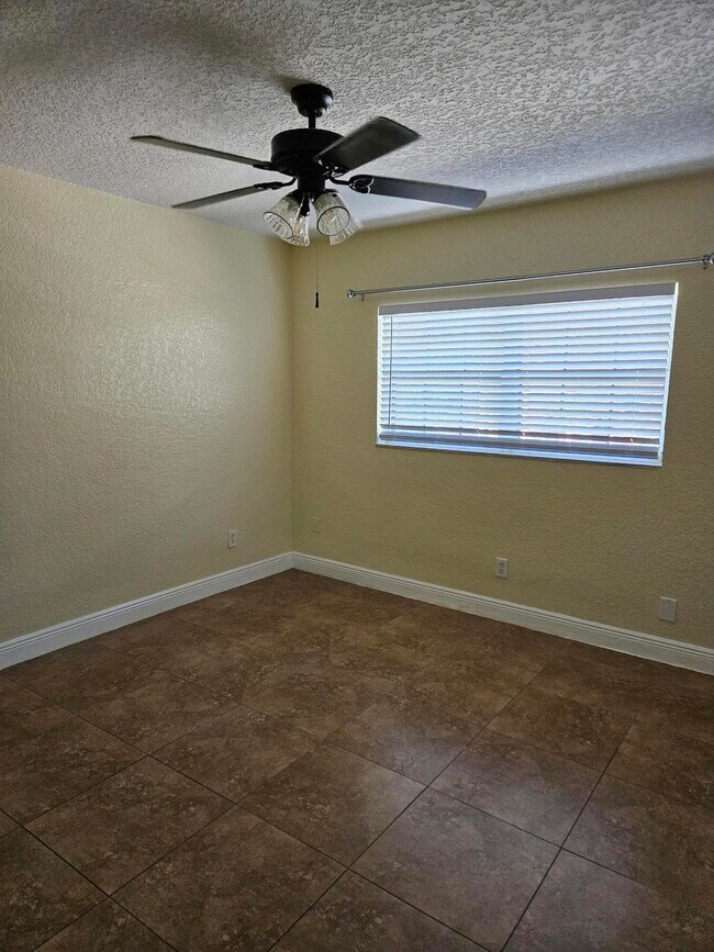 Building Photo - 1907 NE 2nd St