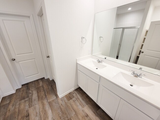 Building Photo - 4242 BROMHAM