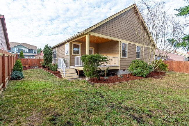 Building Photo - 3-bedroom, 2-bathroom single-level home