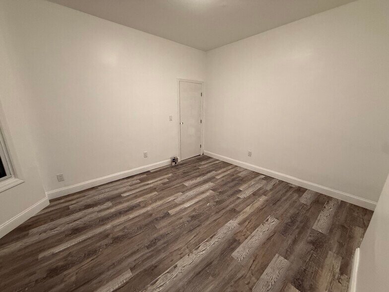 Building Photo - 105 Linden St