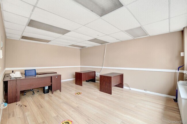 Building Photo - 162-02 Jamaica Ave