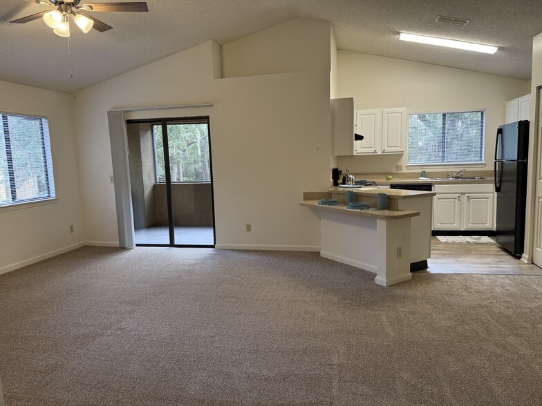 Primary Photo - Mandarin Lanai