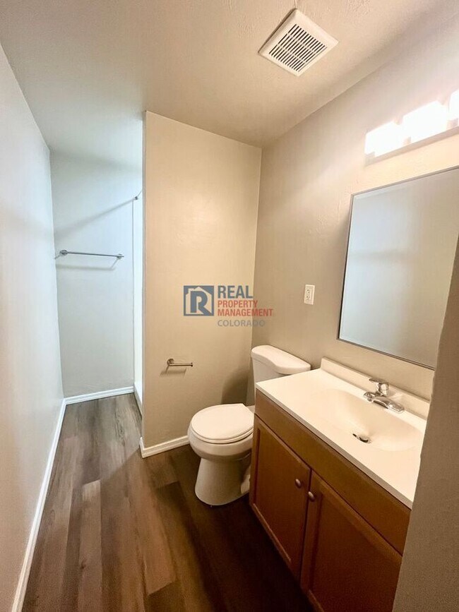 Building Photo - 392 W Rockrimmon Blvd