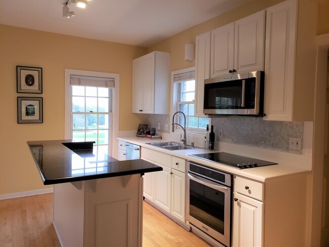 Building Photo - W280N1690 Golf View Dr