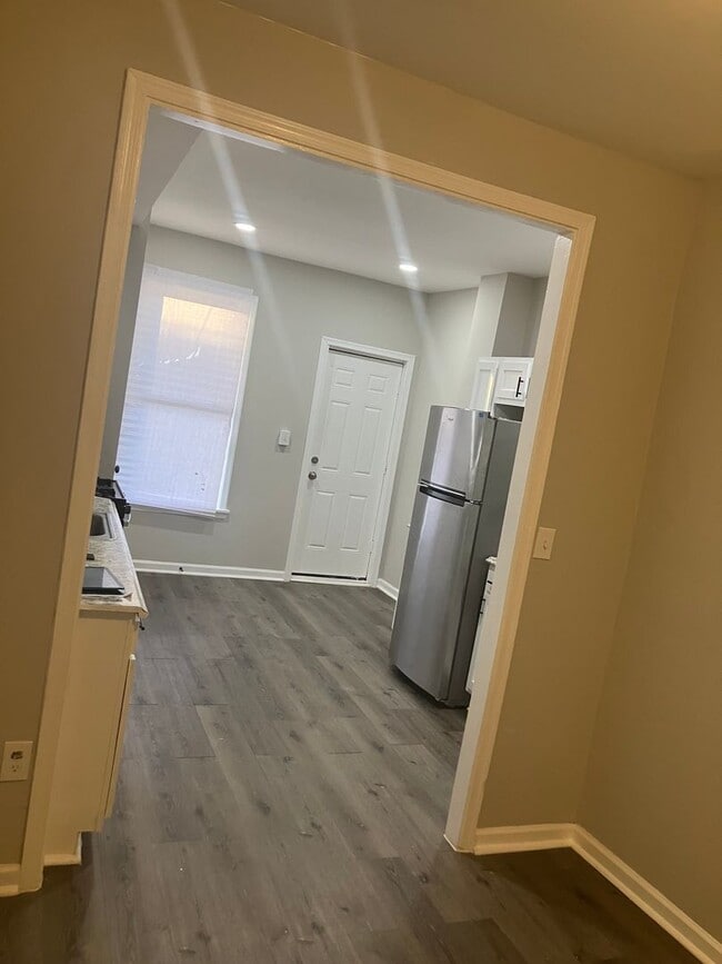 Building Photo - Coming Soon: 512 N Curley!