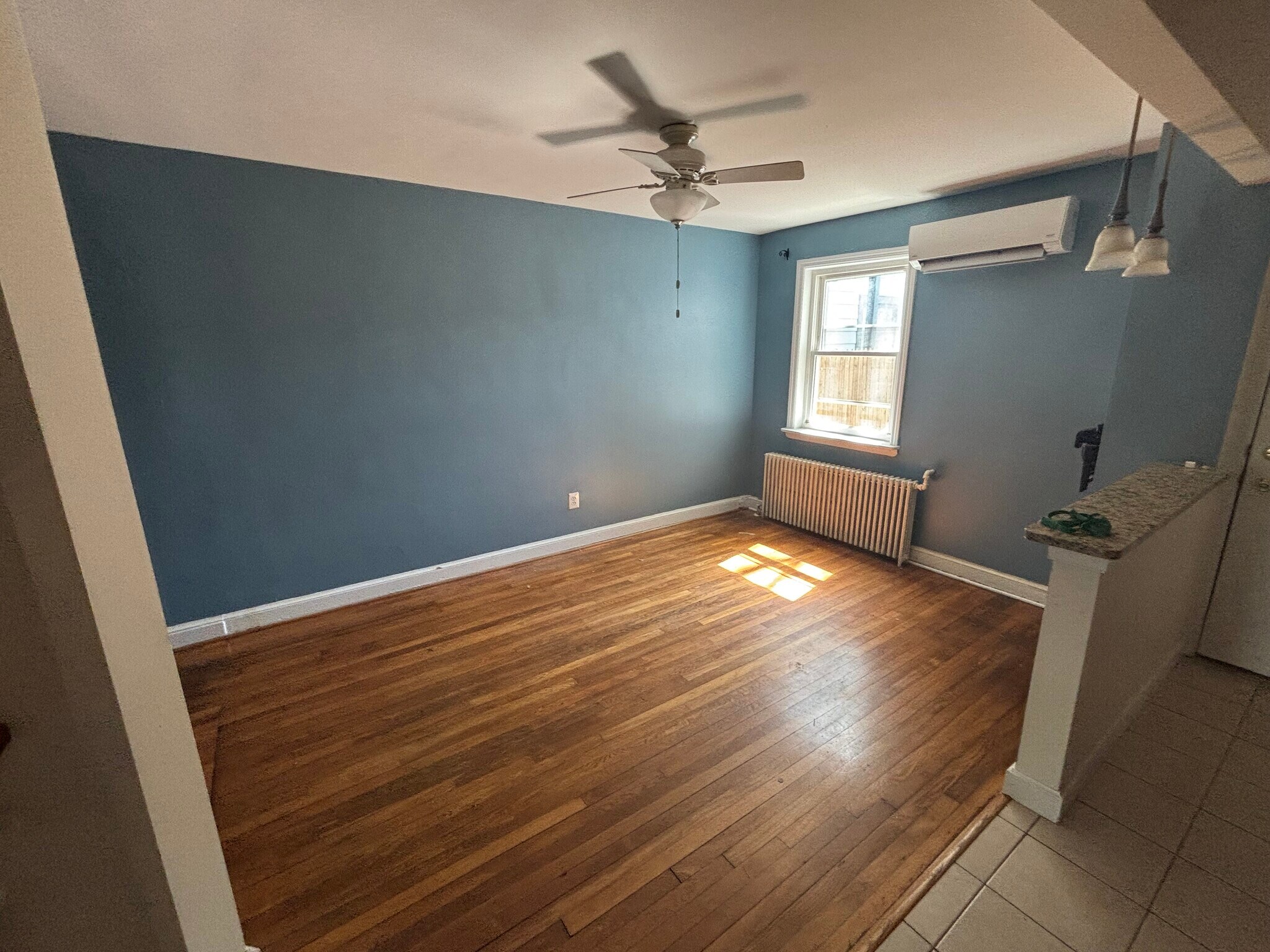 Building Photo - 1917 D St NE