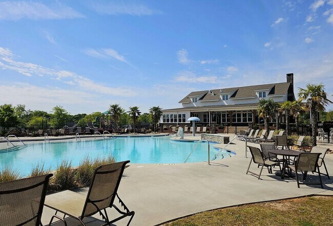 Building Photo - 3700 SF 4/4 Available Now!