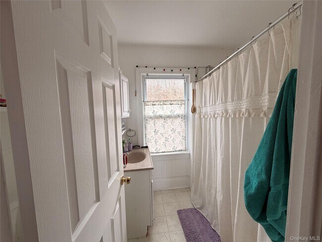 Building Photo - 67 Old Albany Post Rd