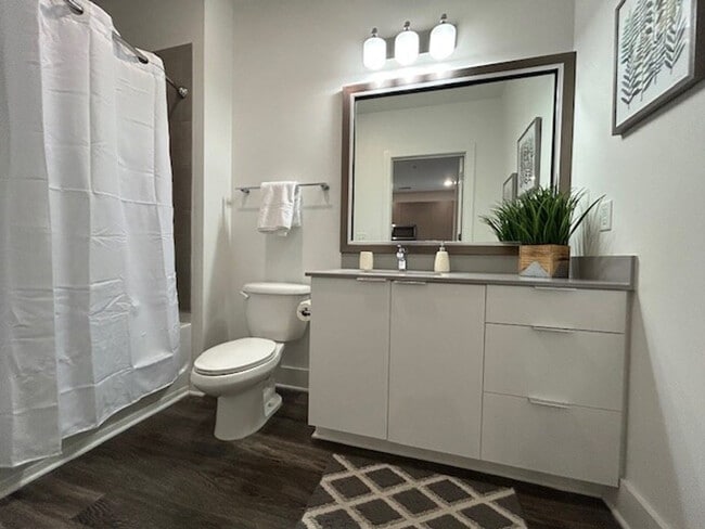 Building Photo - 915 Battery Ave SE