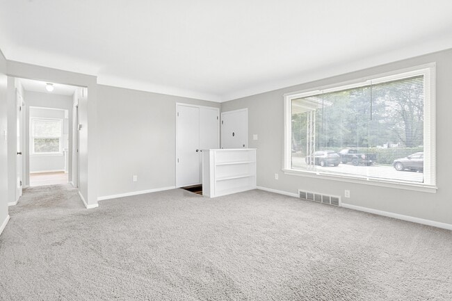Building Photo - 1382 Montie Rd
