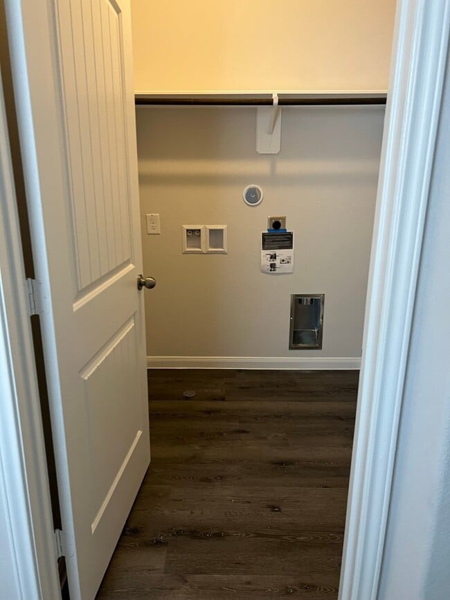 Building Photo - 3911 Faletti Dr