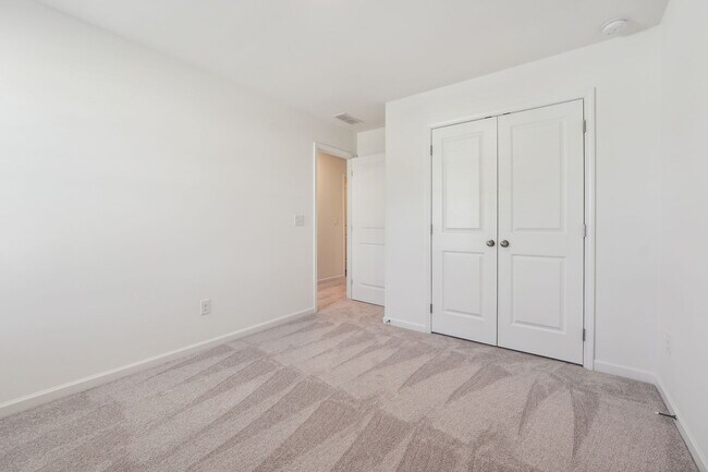 Building Photo - 633 Groover St