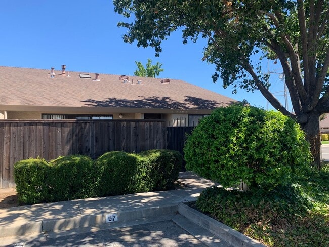Primary Photo - Ready for Move In! Townhome in Brentwood G...