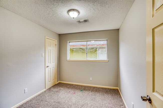 Building Photo - 4419 Curly Oaks Dr