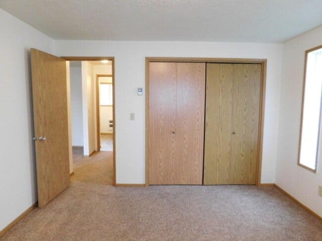 Building Photo - short04