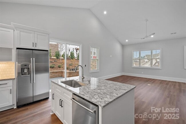 Building Photo - 805 Naples Dr