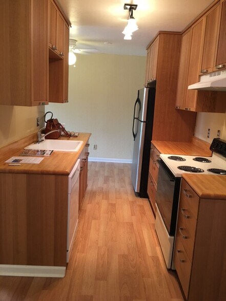 Building Photo - 5051 La Jolla Blvd