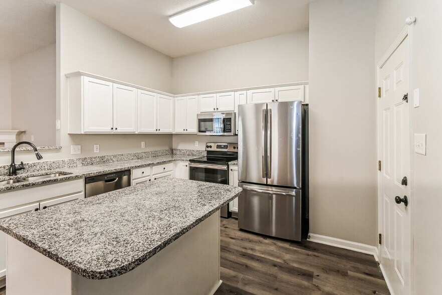 Building Photo - 10253 Evening Hill Dr