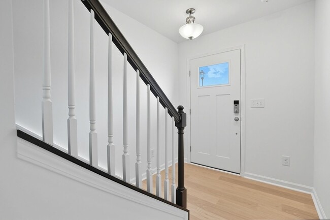 Building Photo - Brand-new three-story townhome in the Univ...