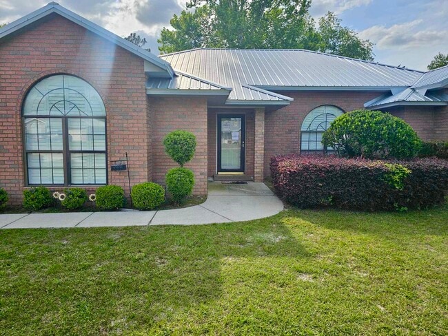 Building Photo - 236 SW Stanley Ct