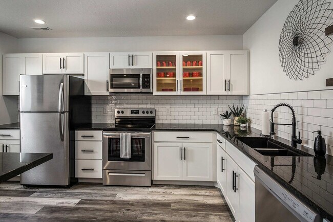 Building Photo - 2273 N Elderberry Dr