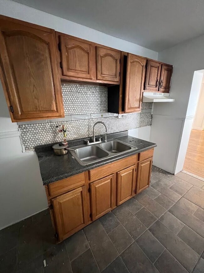 Building Photo - 1524 1/2 Centre Avenue