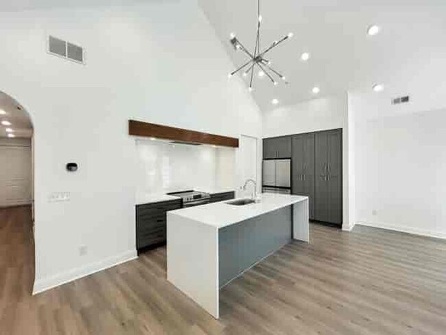 Building Photo - 403 Burgundy Wy