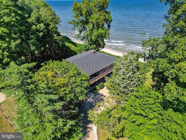 Building Photo - 5510 Beach Dr