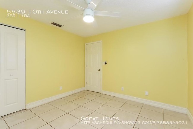 Building Photo - RECENTLY RENOVATED DUPLEX IN PINE MANOR!!!