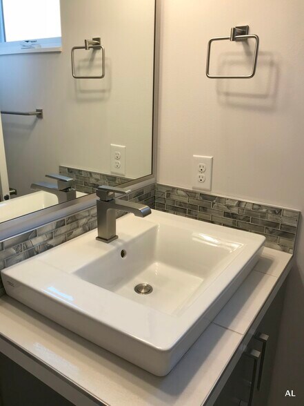 Building Photo - 3300 NE 65th St