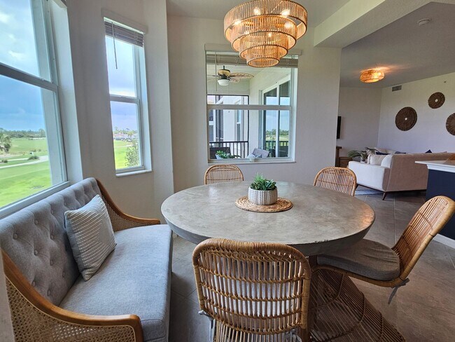 Building Photo - Annual UNFURNISHED or FURNISHED for your convenience: 2 Bedroom 2 Bathroom 2nd Floor Elevator acc...