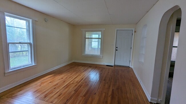 Building Photo - 2404 Leahy St