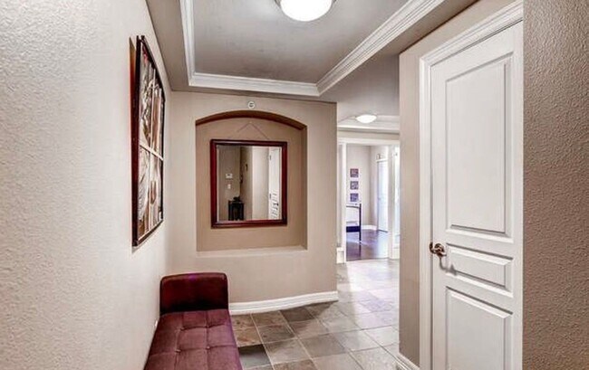 Building Photo - Stunning “Treehouse” Top-Floor Condo – 2 Bed / 2 Bath | One Block from City Park