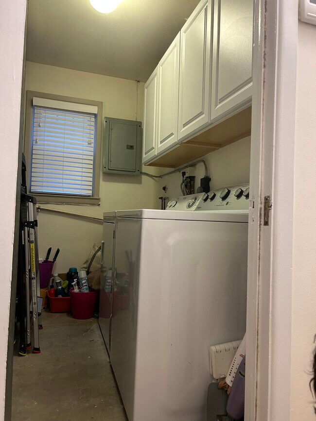 Utility room - Full size washer and dryer with cabinets & and sink - 122 Sterling Ave