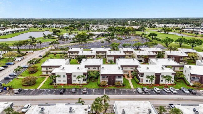 Building Photo - 715 Normandy Ln