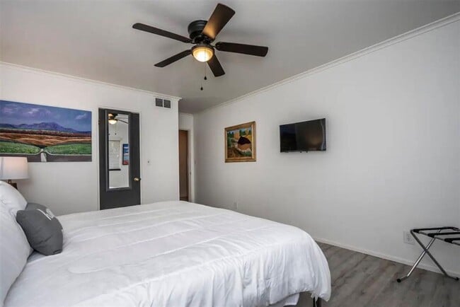 Building Photo - Fully Furnished Home in Putnam Heights + A...