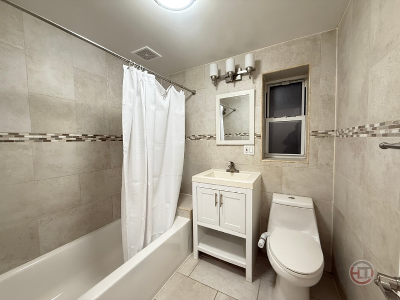 Building Photo - 1720 Williamsbridge Rd