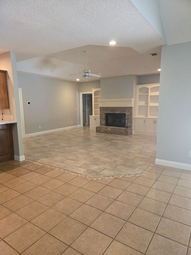 Building Photo - FOR RENT in HARRIS COUNTY with SWIMMING POOL! Available July 1st