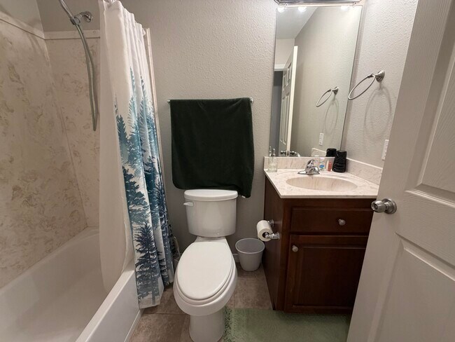 Building Photo - 138 Adams St