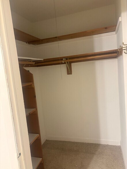 Building Photo - 2424 E Webster Pl