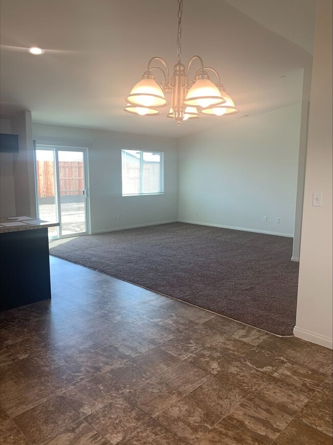 Building Photo - 3 Bed 2 Bath South Bakersfield Home