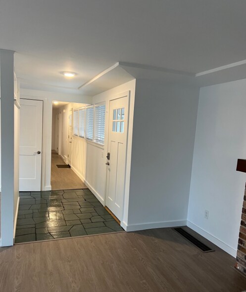 Building Photo - 8230 SE 72nd St