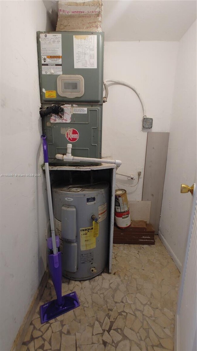 Building Photo - 421 NE 1st St