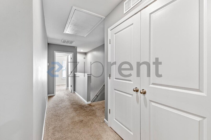 Building Photo - Unit