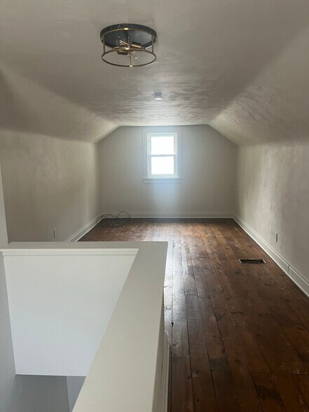 Building Photo - 310 Fairlawn Ave